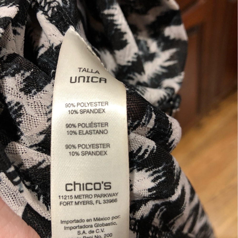 Chico’s Black & White Chevron Print Poncho One Size Fits Most - Picture 6 of 6